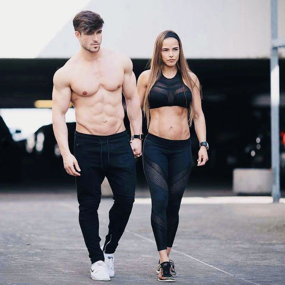 Спортивные парень и девушка