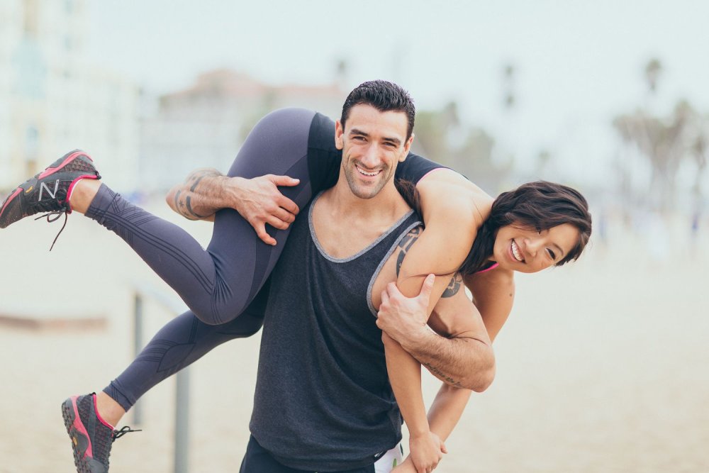 Человек бежит по улице