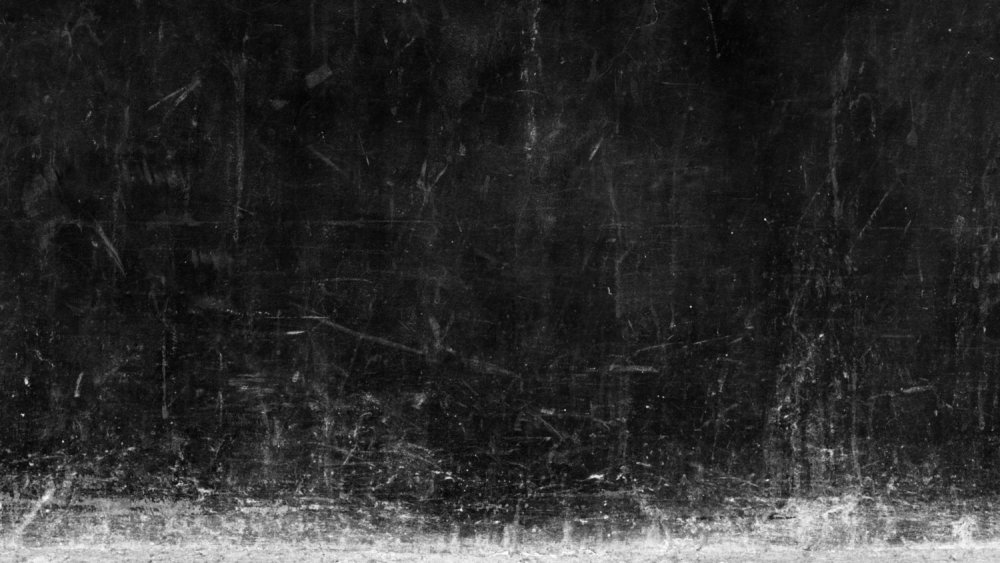 Царапины на черном фоне