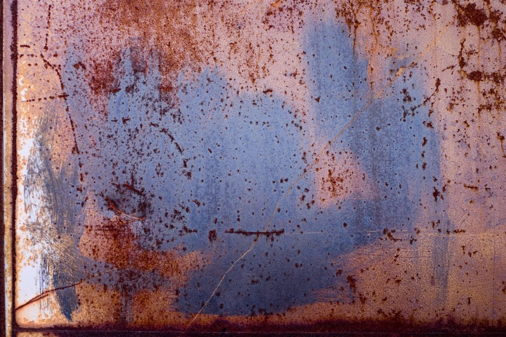 Потертости на металле