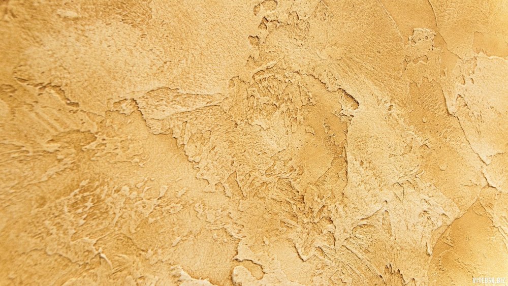 Бежевая венецианская штукатурка на стене