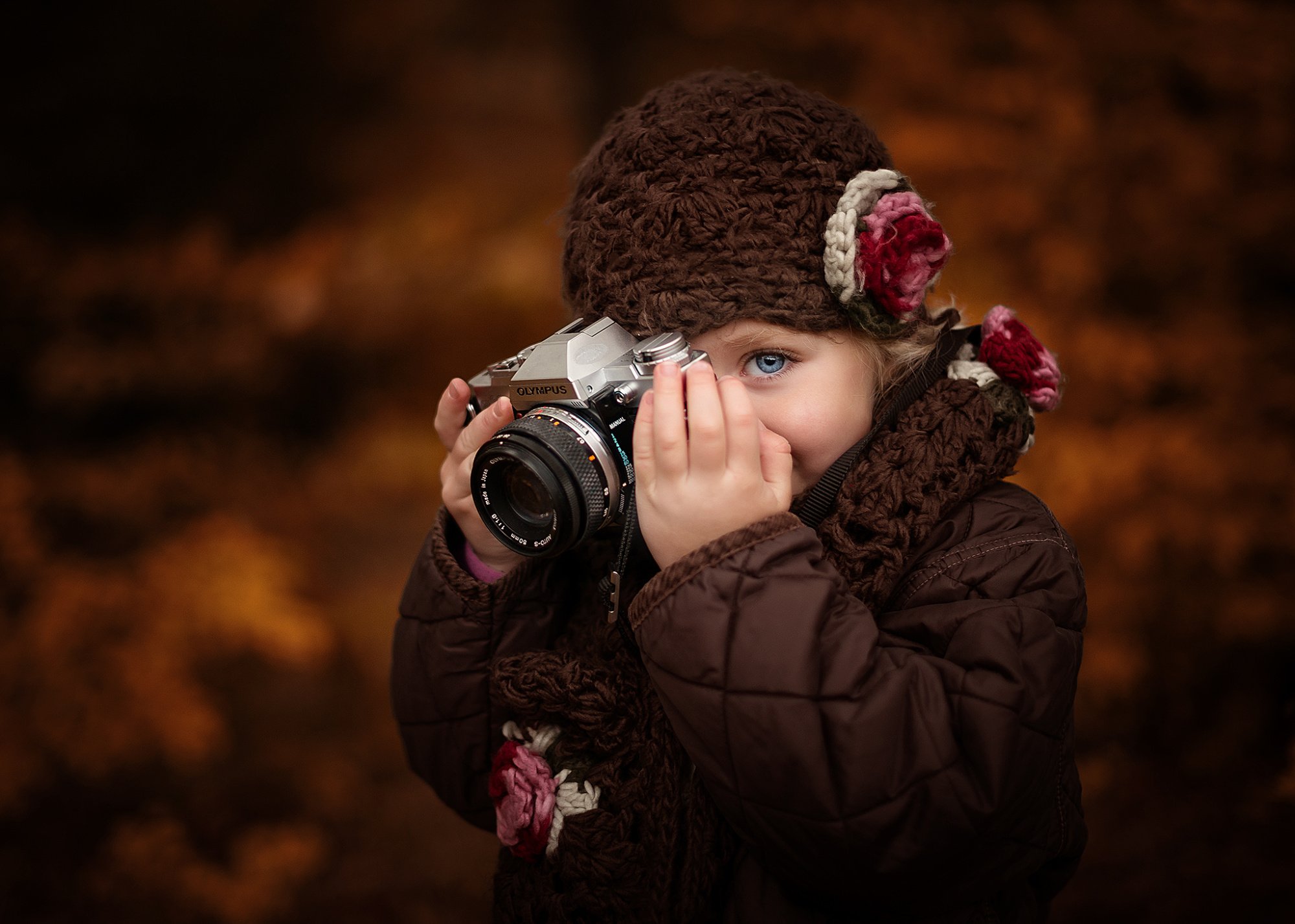 Ждана фотограф. Девушка фотограф. Фотоаппарат для детей. Фотосессия для фотографа. Фотограф фотографирует девушку.