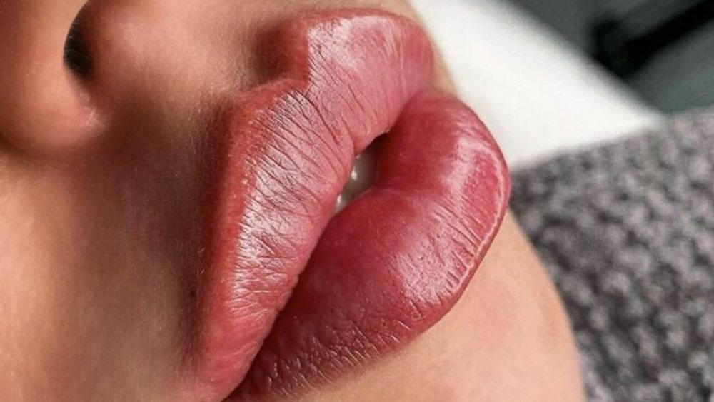 Губы бантиком