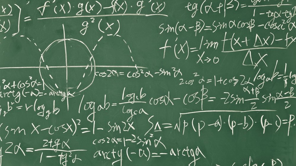 Физико математические формулы на доске