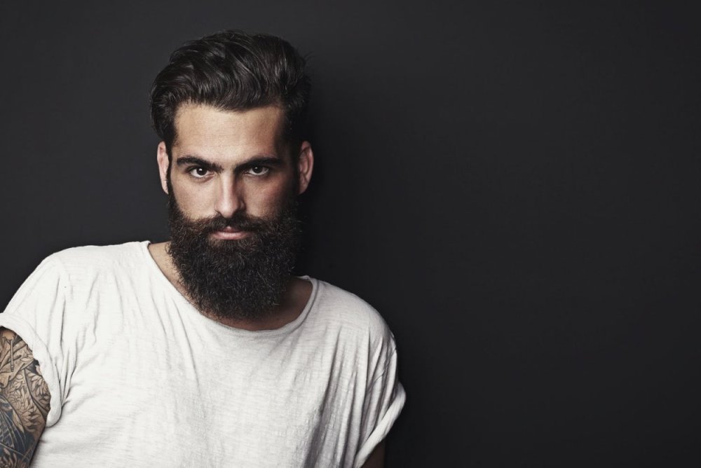 Брутальный мужчина с бородой