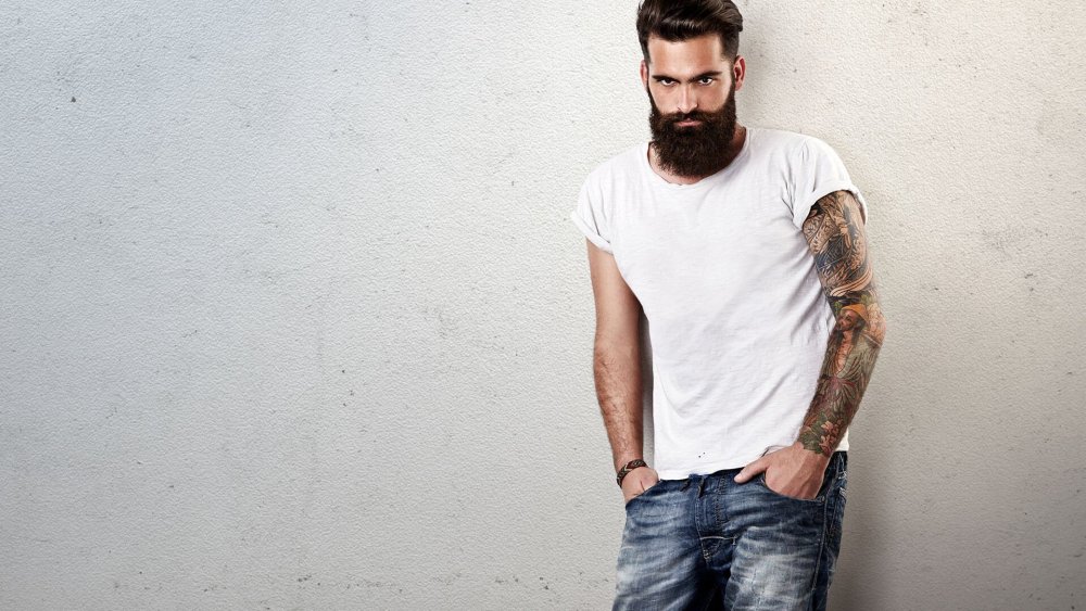 Мужик с бородой в полный рост