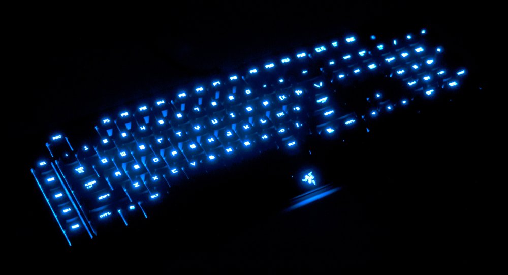 Черная клавиатура с подсветкой
