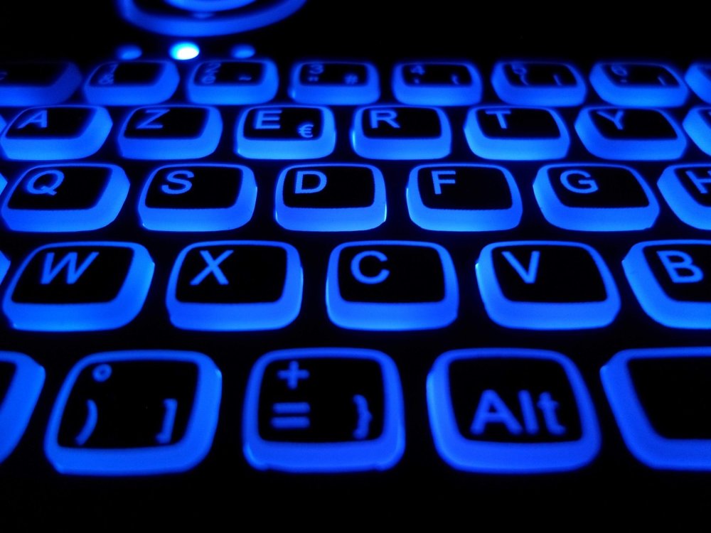 Клавиатура с синей подсветкой