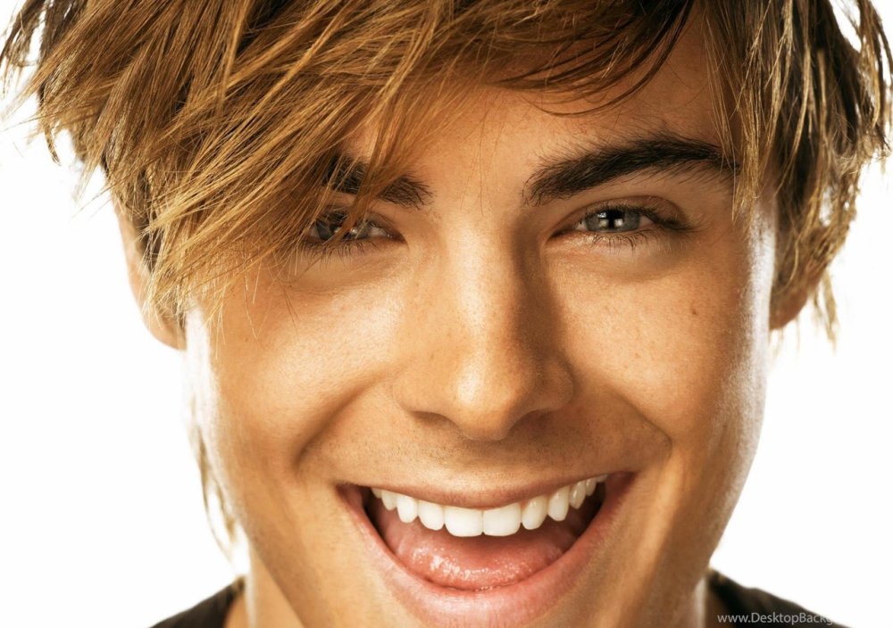 Голливудская улыбка мужчины