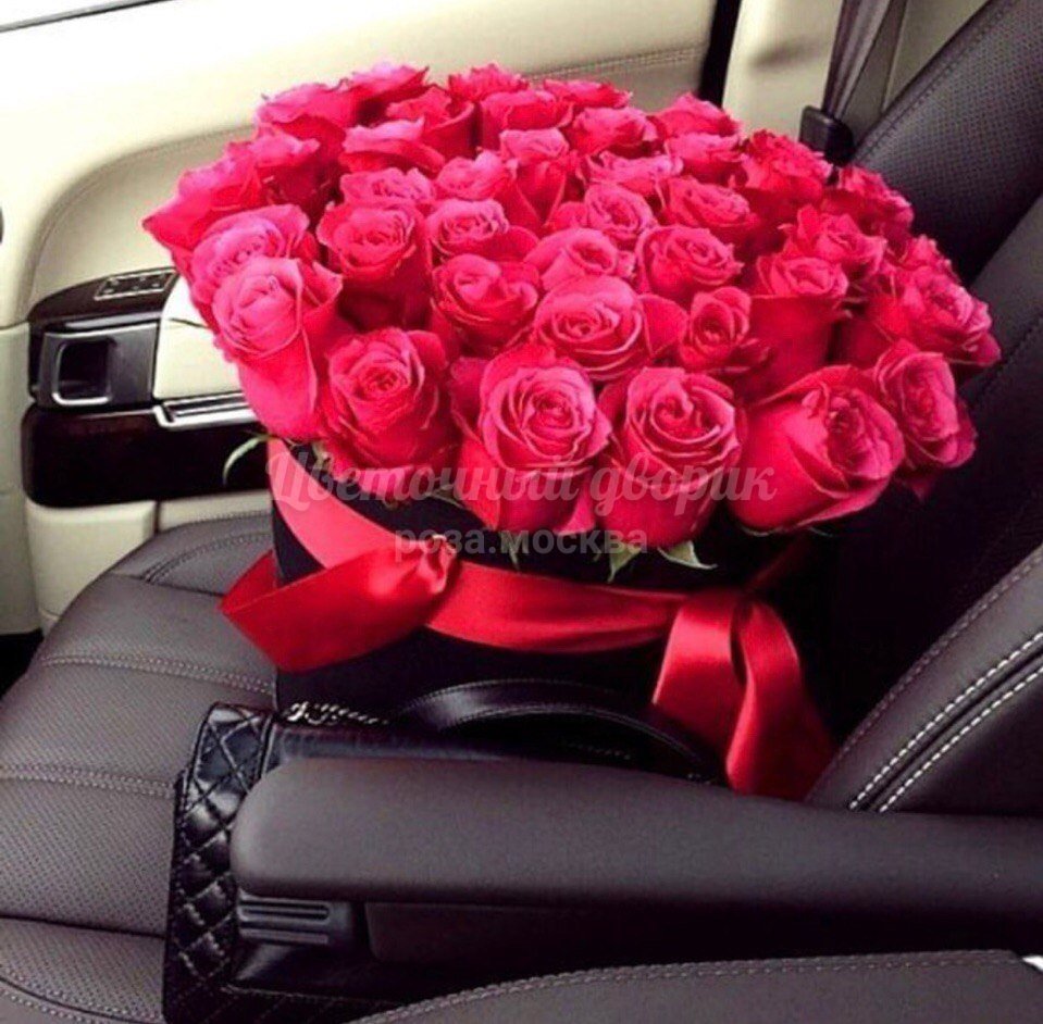 Шикарный букет в машине