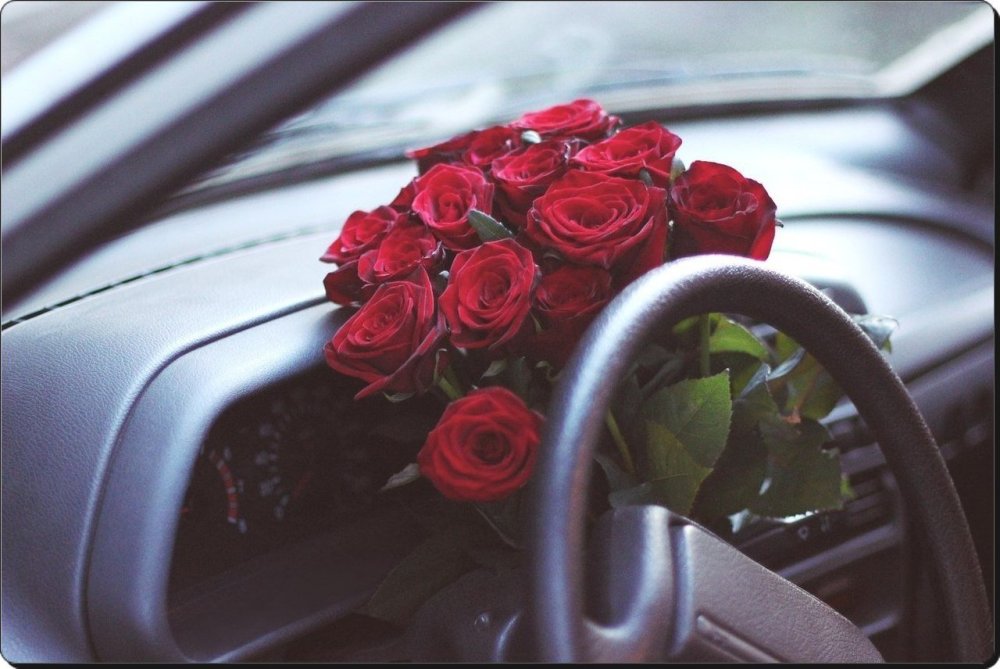 Цветы на капоте