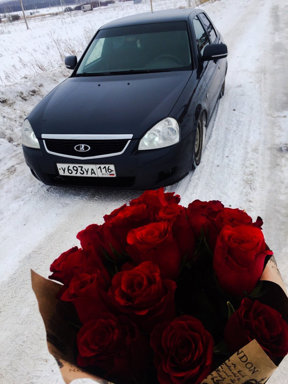 Розы в машине