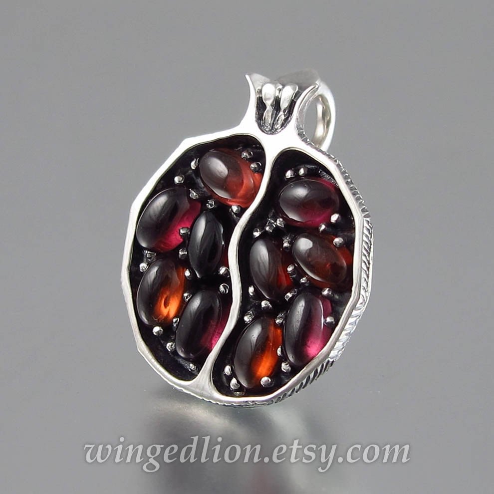 Серебряная подвеска в виде граната