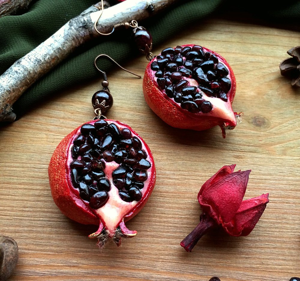 Серьги из граната
