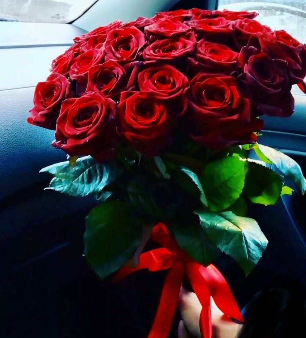 Цветы в салоне автомобиля