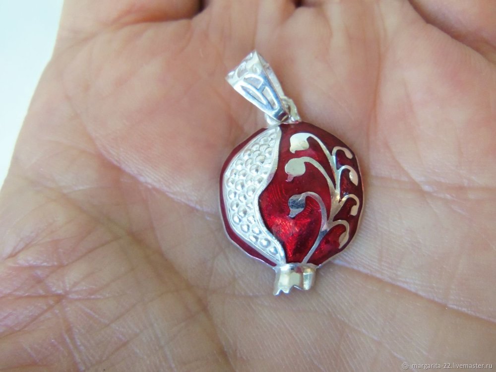 Гранатовый кулон