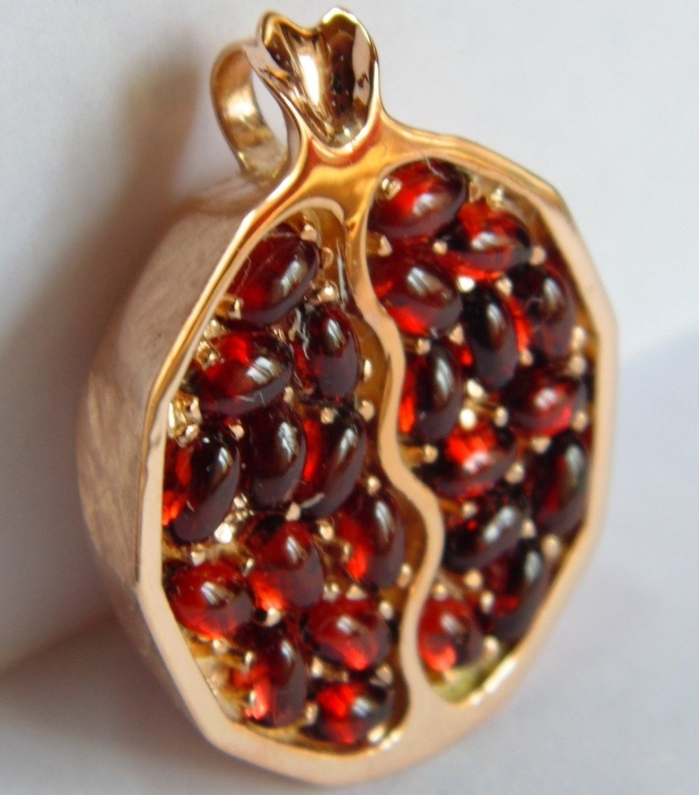 Самоцветы чешский гранат золото