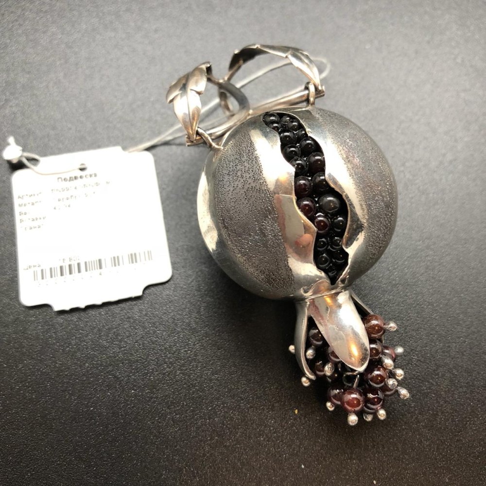 Кулон в виде граната