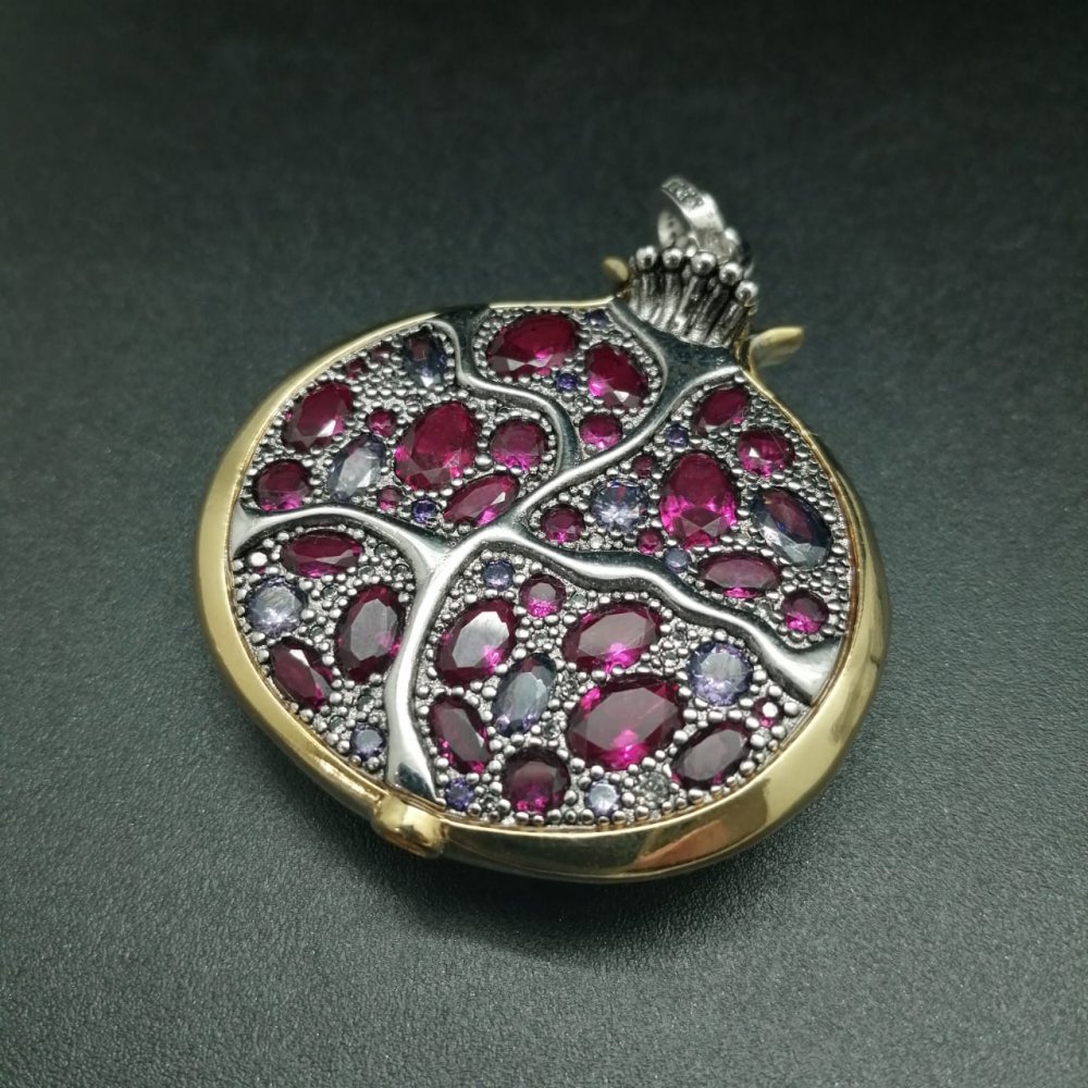 Кулон гранат