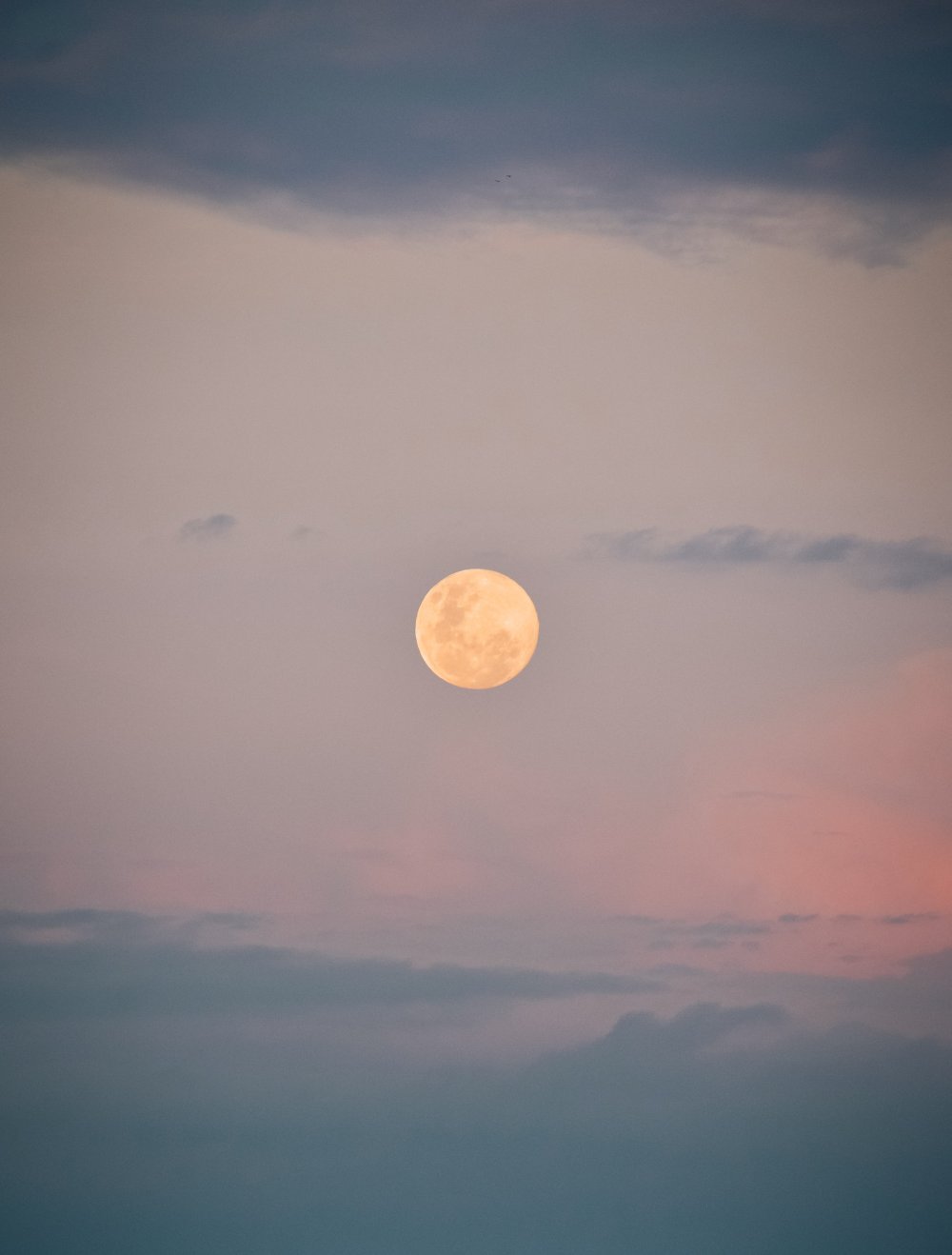 Луна на небе