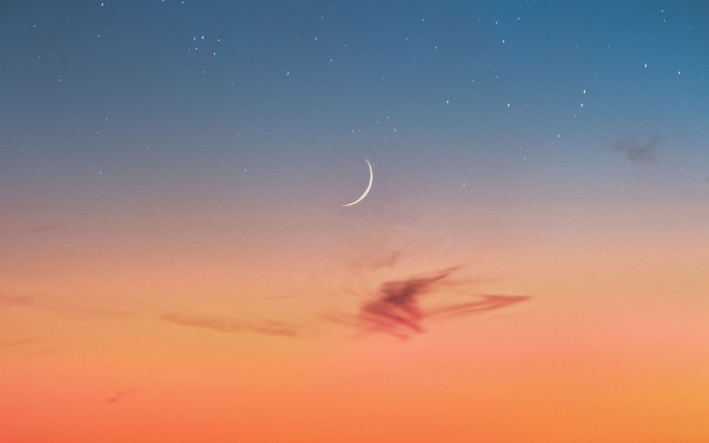 Полумесяц на небе