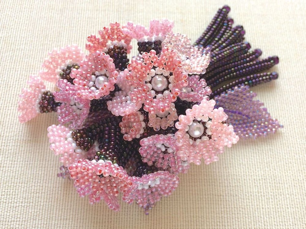 Цветок Сакуры брошь из бисера