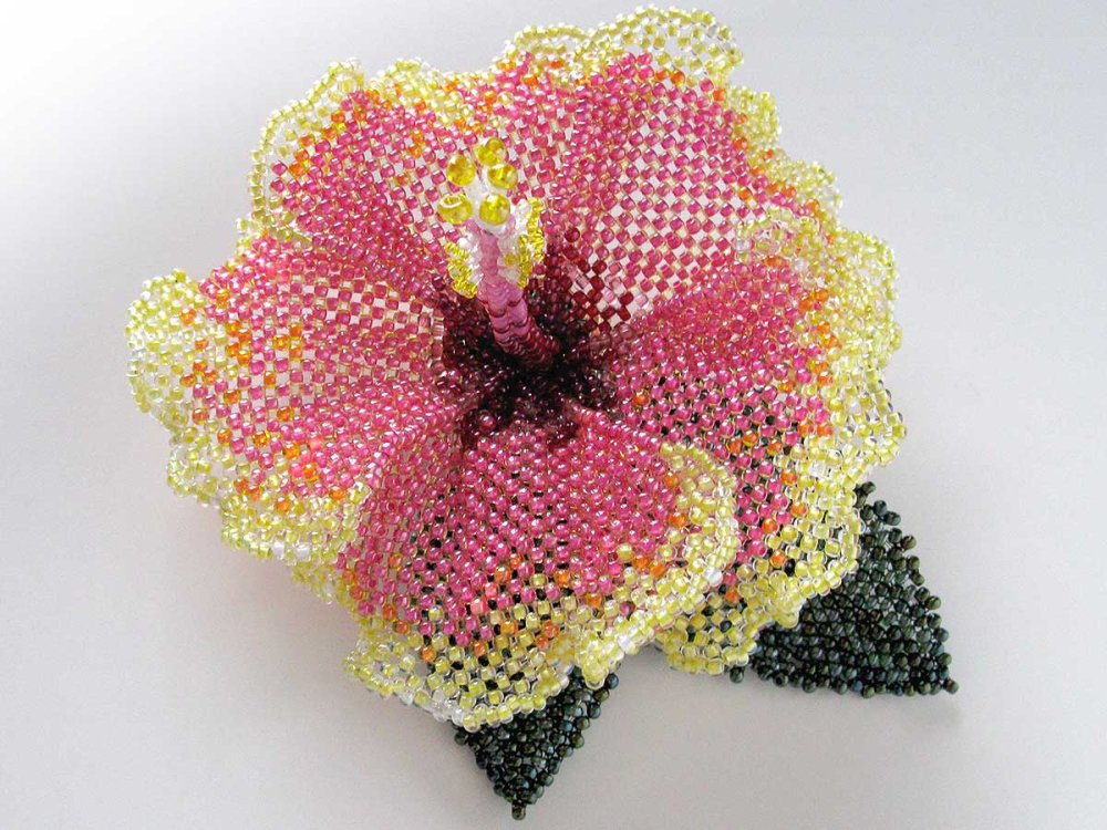 Цветы мозаичным плетением