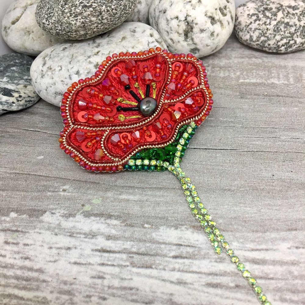 Брошь Мак из бисера