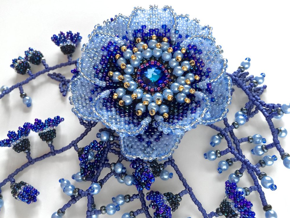 Цветы из бисера