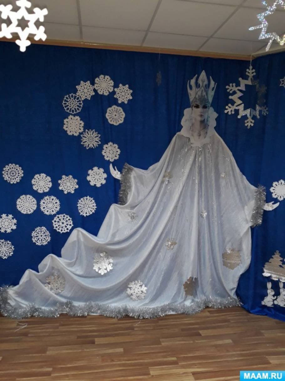 Зимнее украшение зала в детском саду
