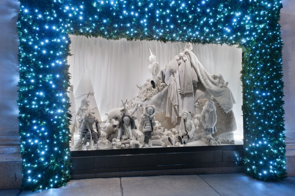 Инсталляция для витрины магазина Новогодняя