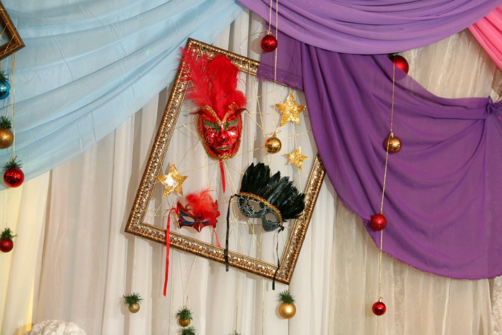 Украшения в театральном стиле
