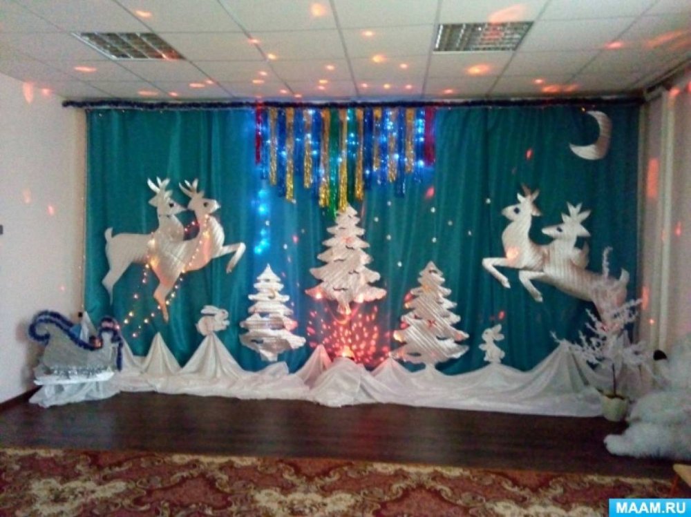 Новогоднее украшение музыкального зала