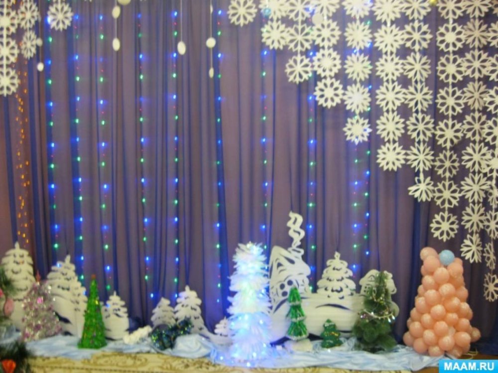Украшение сцены на новый год