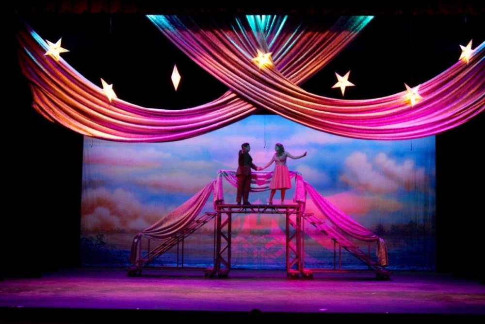 Украшение задника сцены