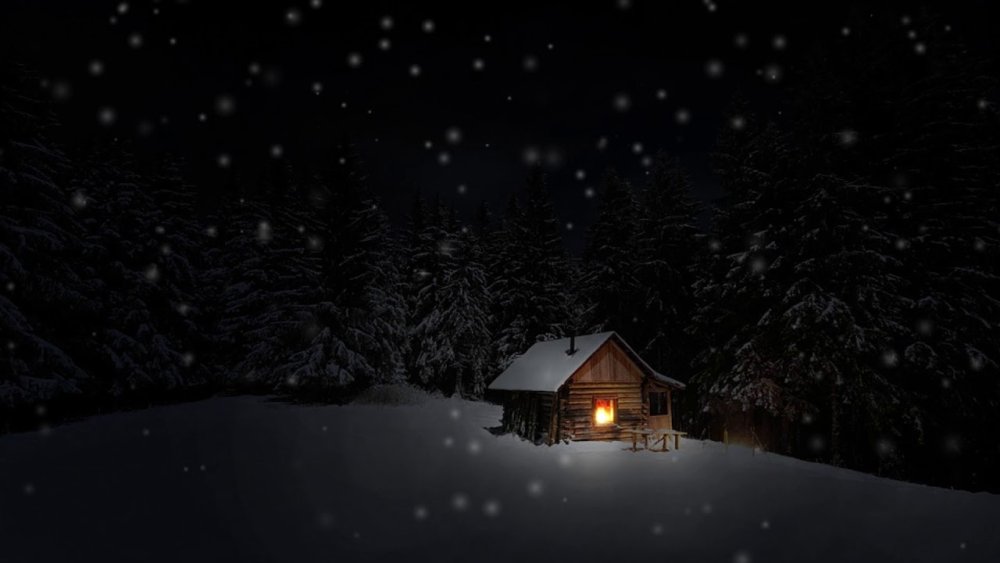 Одинокий домик в зимнем лесу