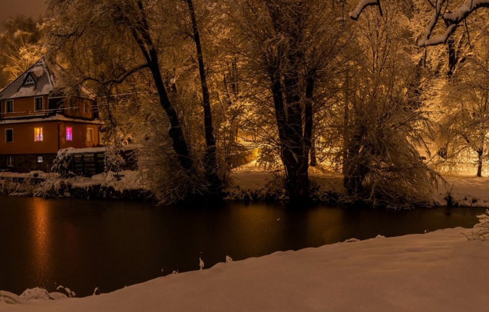 Домик зимой