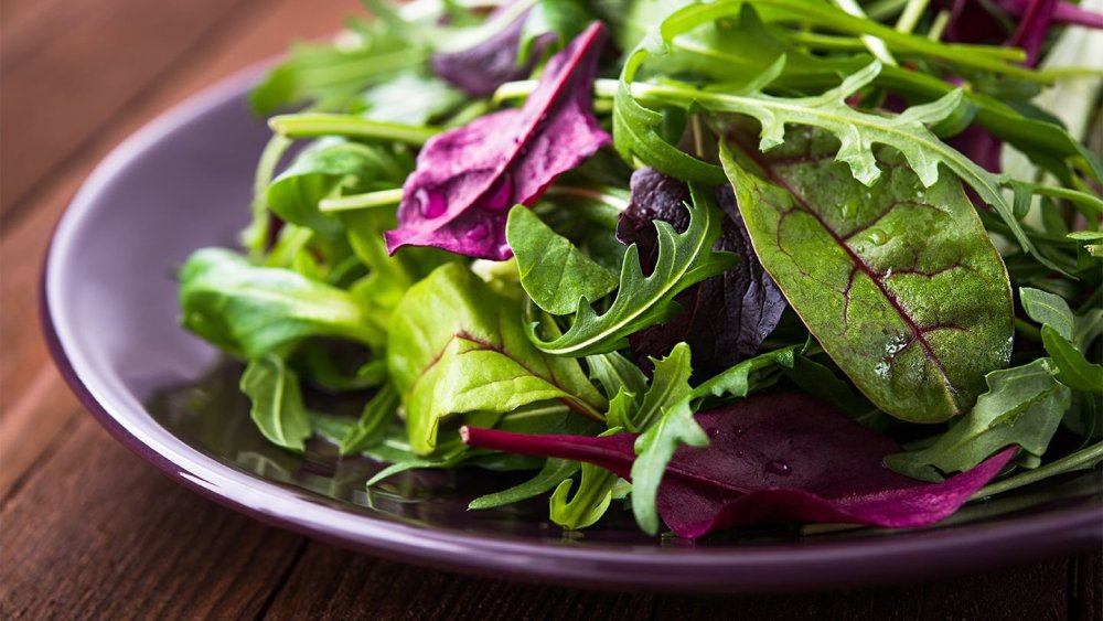 Зелень с фиолетовыми прожилками