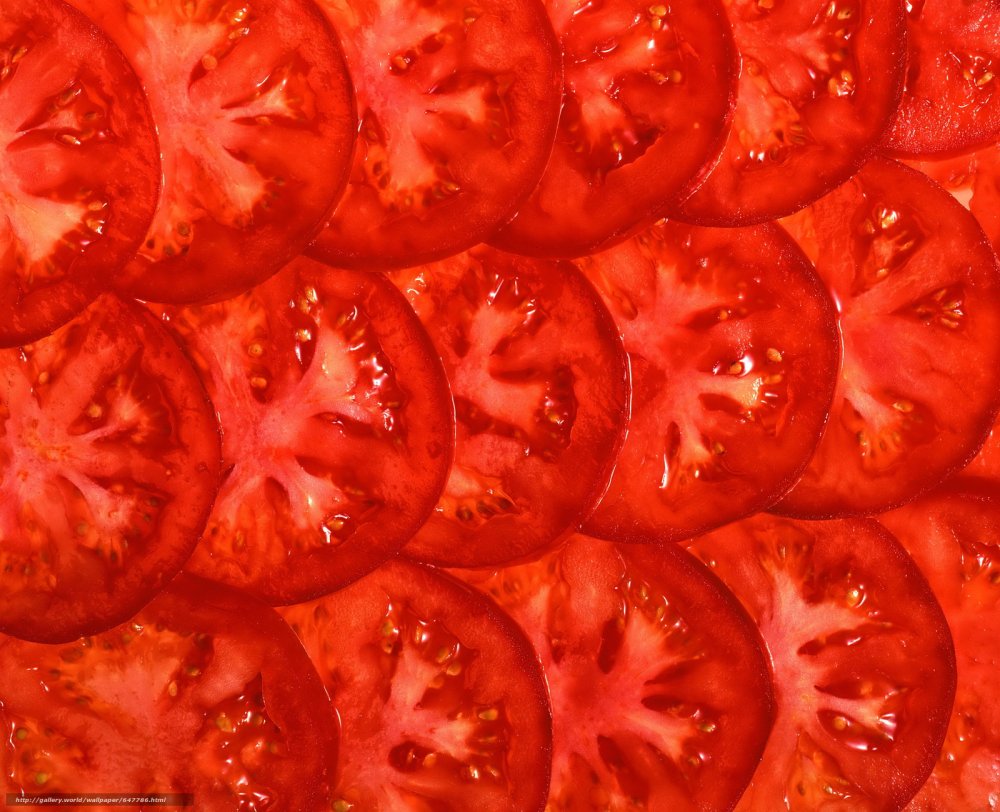 Нарезанный помидор сверху