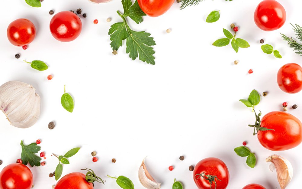 Овощи на белом столе