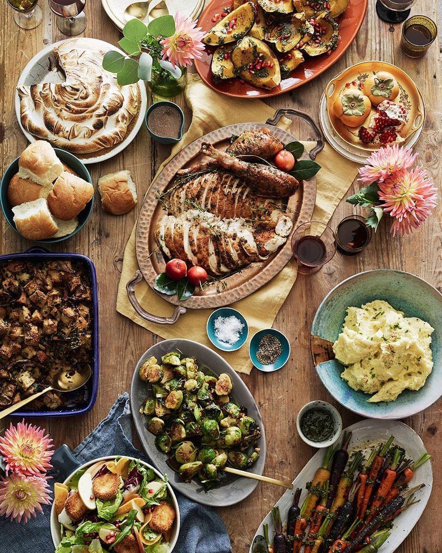 Шикарный стол с едой