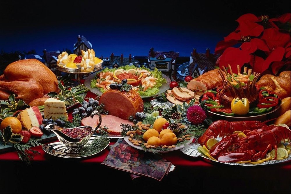 Стол с едой