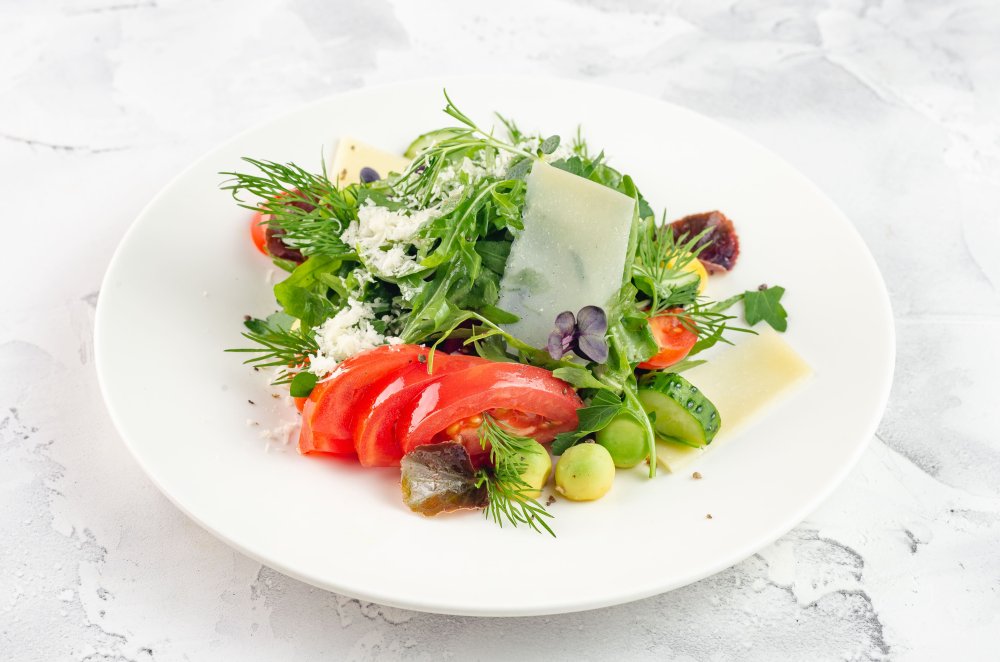 Подача салатов из сырых овощей