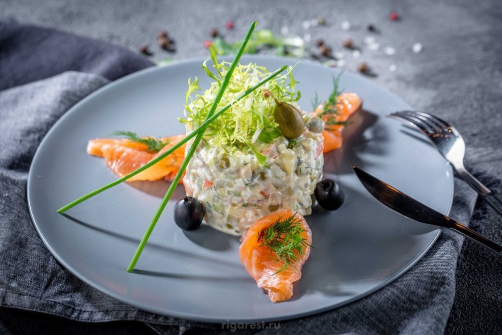Оливье с лососем слабосоленым