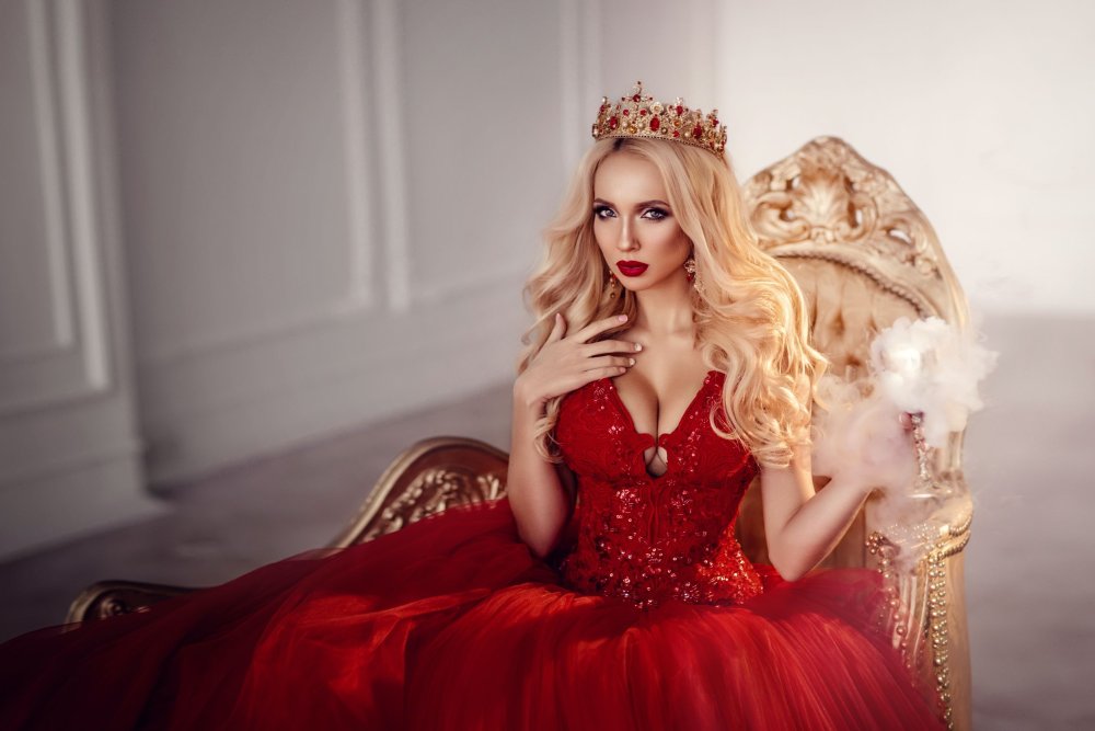 Женщина Королева