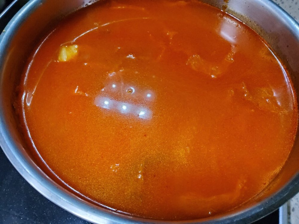 Нарезанный помидор сверху