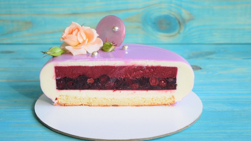 Муссовый торт с черной смородиной