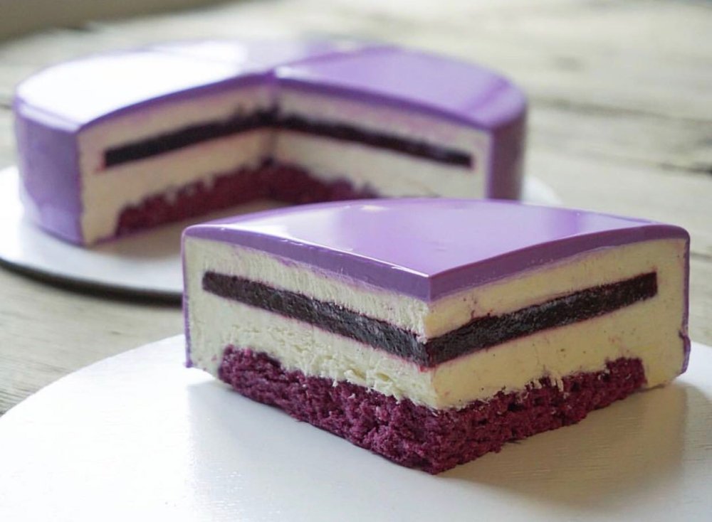 Муссовый торт с черной смородиной