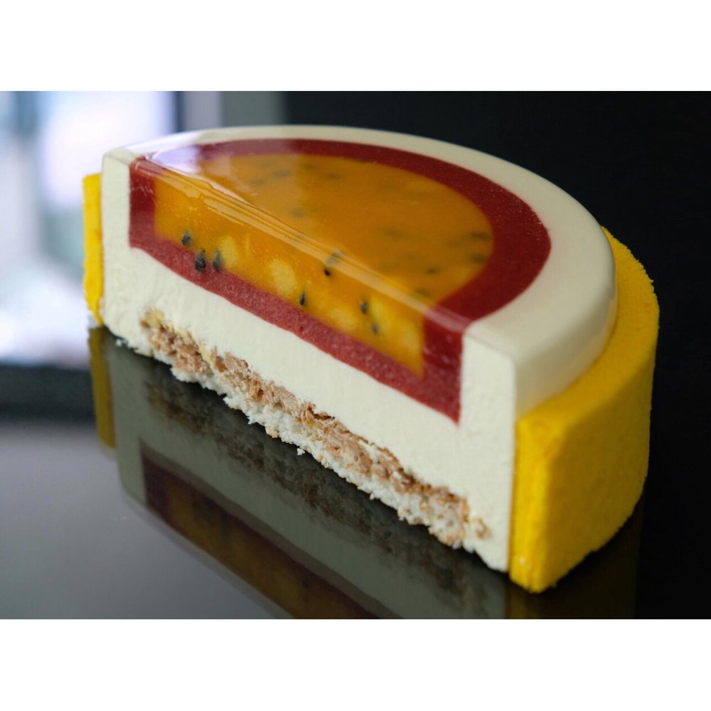 Торт манго малина маракуйя