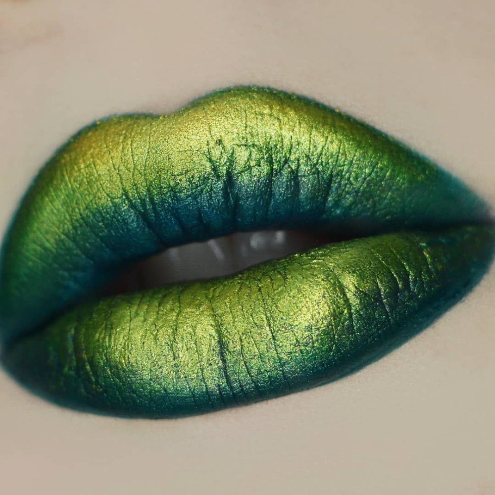 Макияж с зелеными губами
